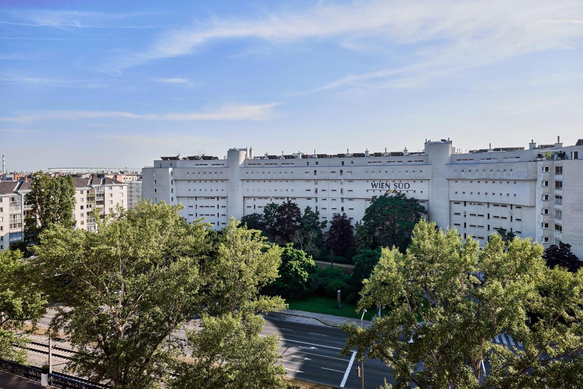 Hilton Waterfront 4*