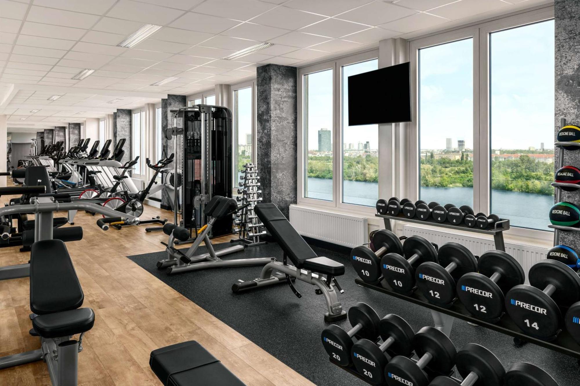 Hilton Waterfront 4*