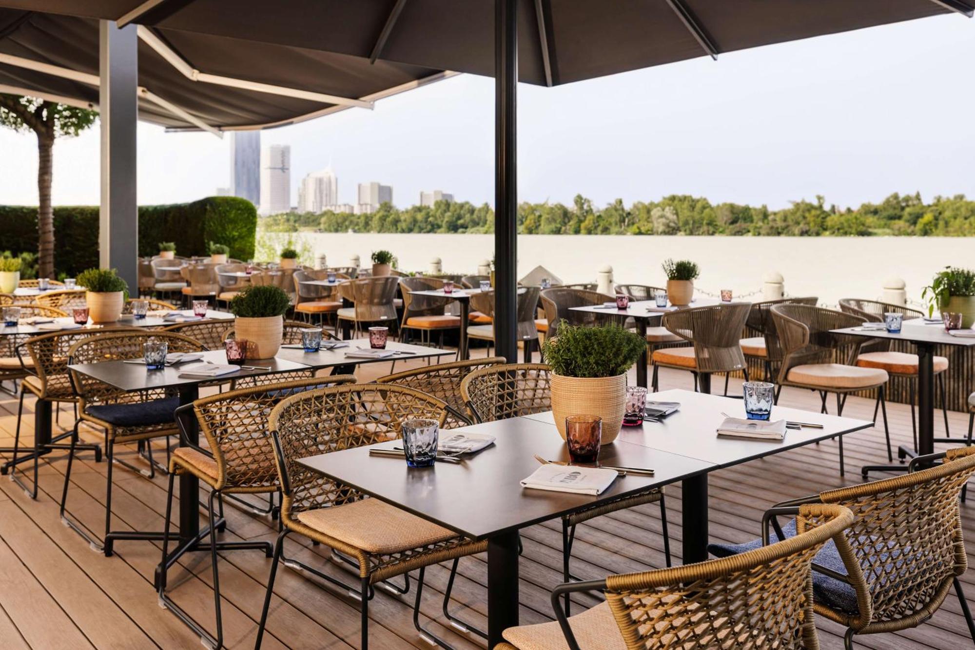 Hilton Waterfront Hotel 4*