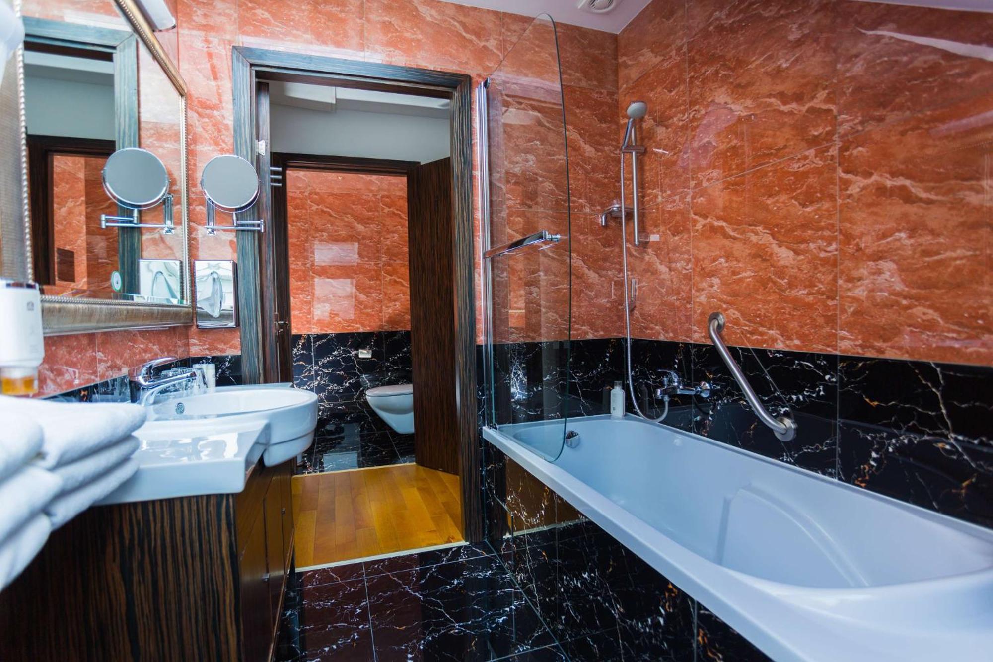 Western Arcadia Hotel 4*