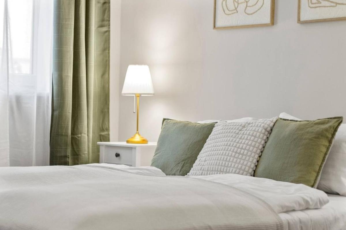 Balkon I Close To S-bahn I 5 Minutes To Mall Apartment *