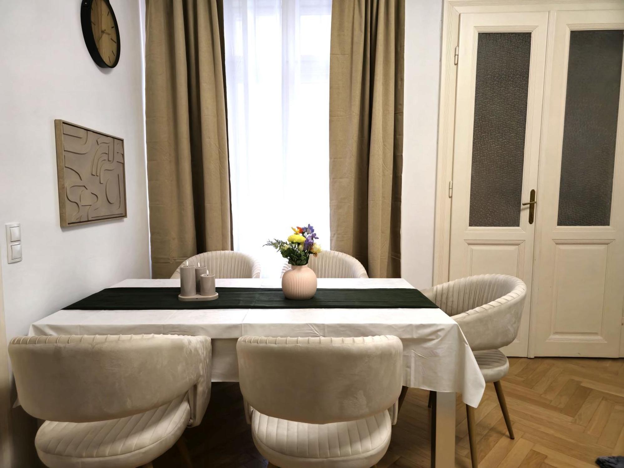 Near Schoenbrunn Palace Apartment Vienna