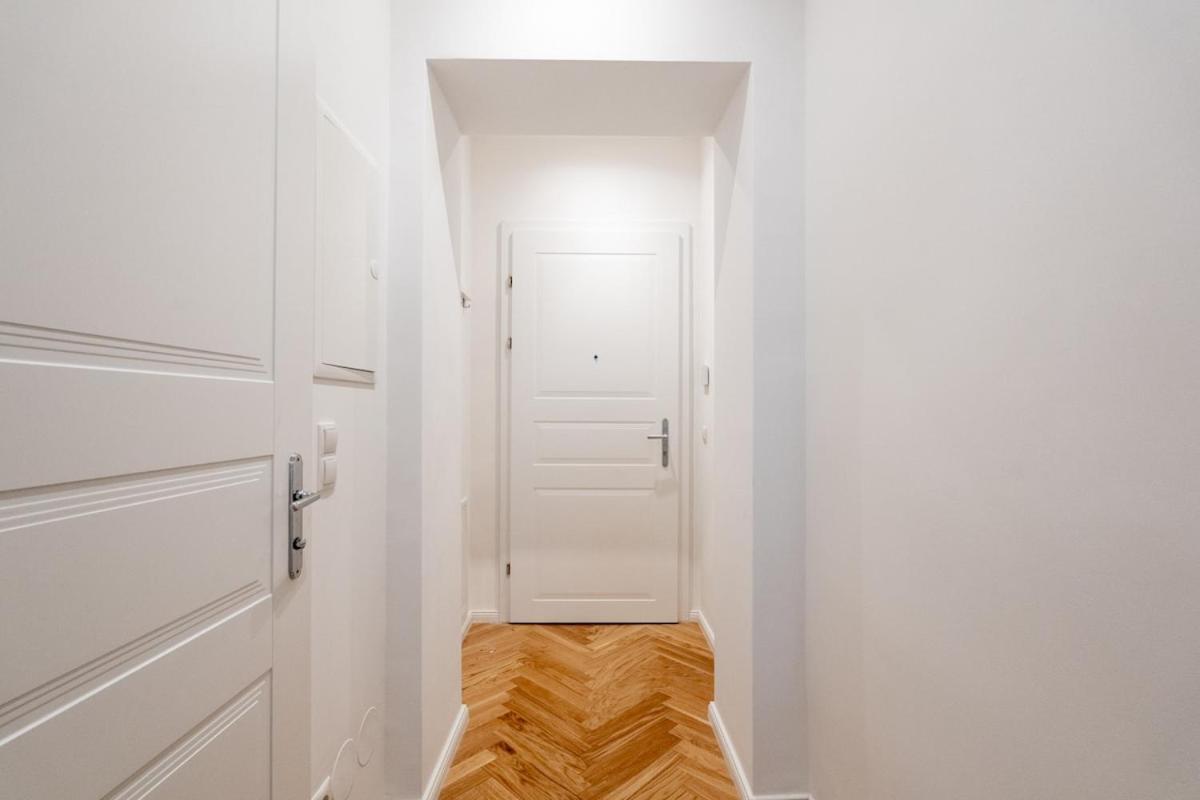 Apartment Premium With Balcony *