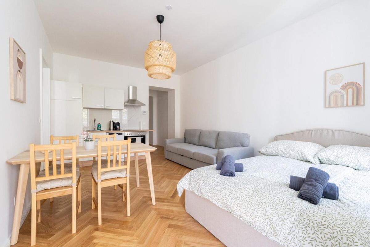 Premium With Balcony Apartment Vienna