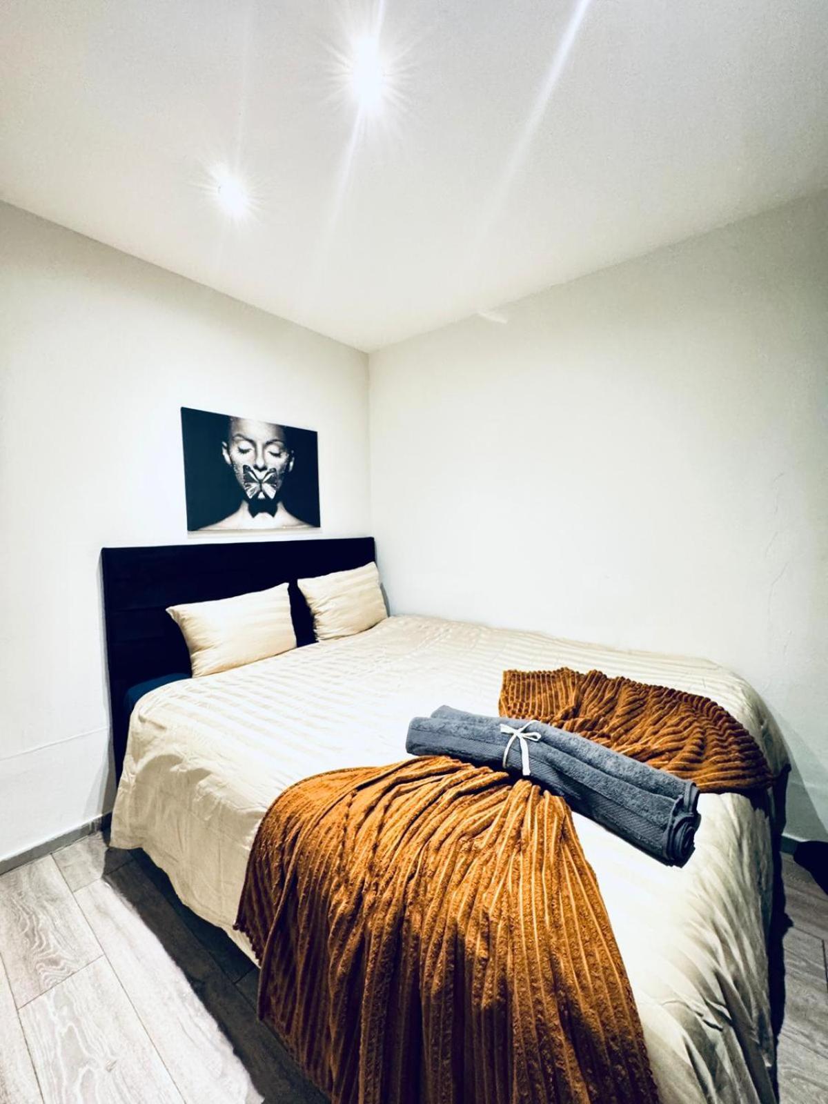 Elegant 5-br Ideal For Groups & Families Apartment