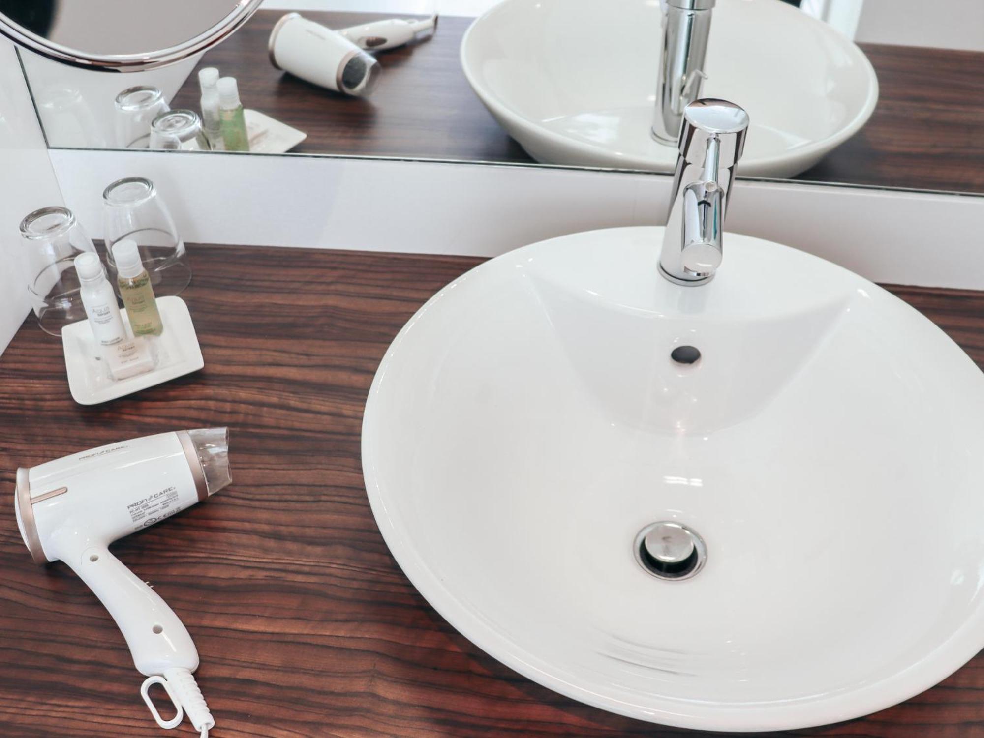 Simm's - Cityhotel Next To Metro U3 Hotel 4*