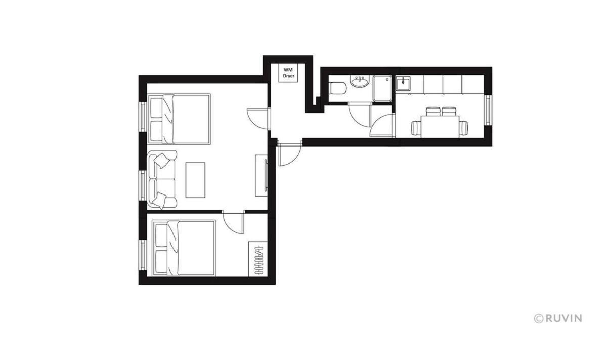 Perfect Location, 2 Min To Main Station Apartment *