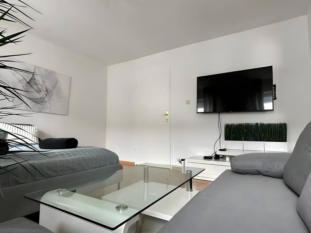 Perfect Location, 2 Min To Main Station
