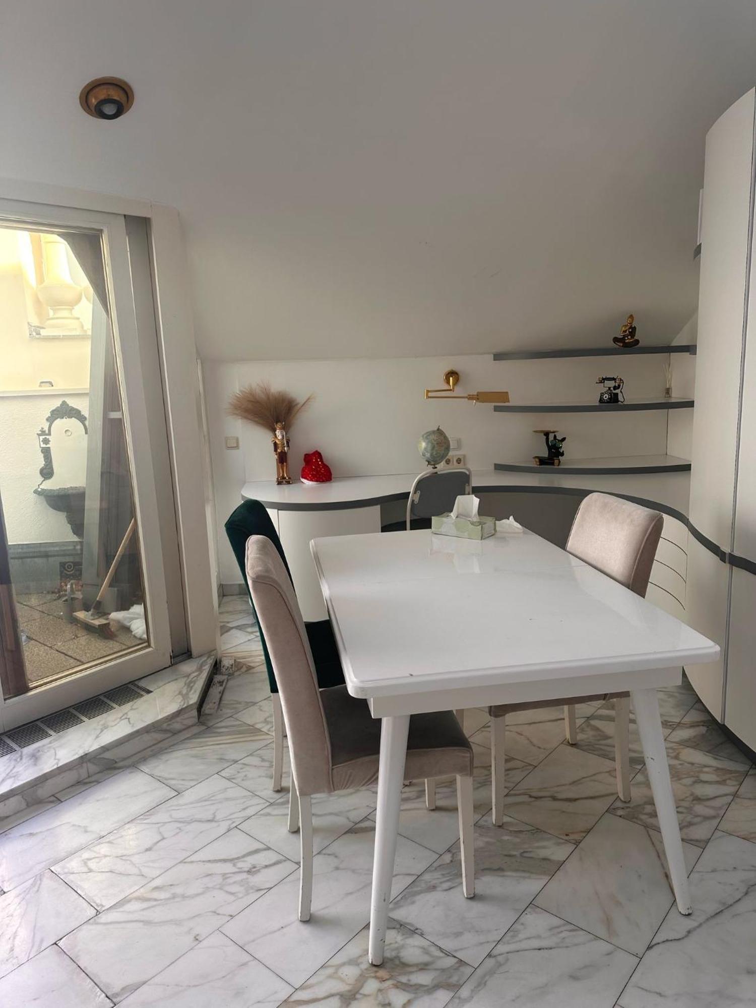Apartment Apartment *