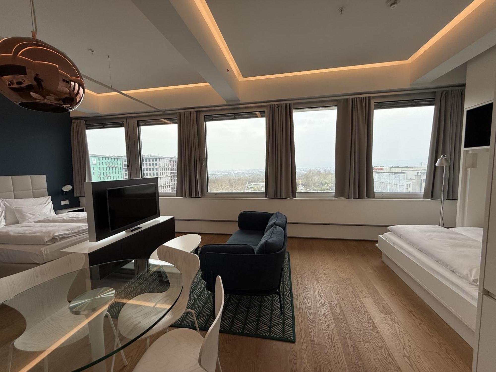 Penthouse-flair With Skyline-view Apartment