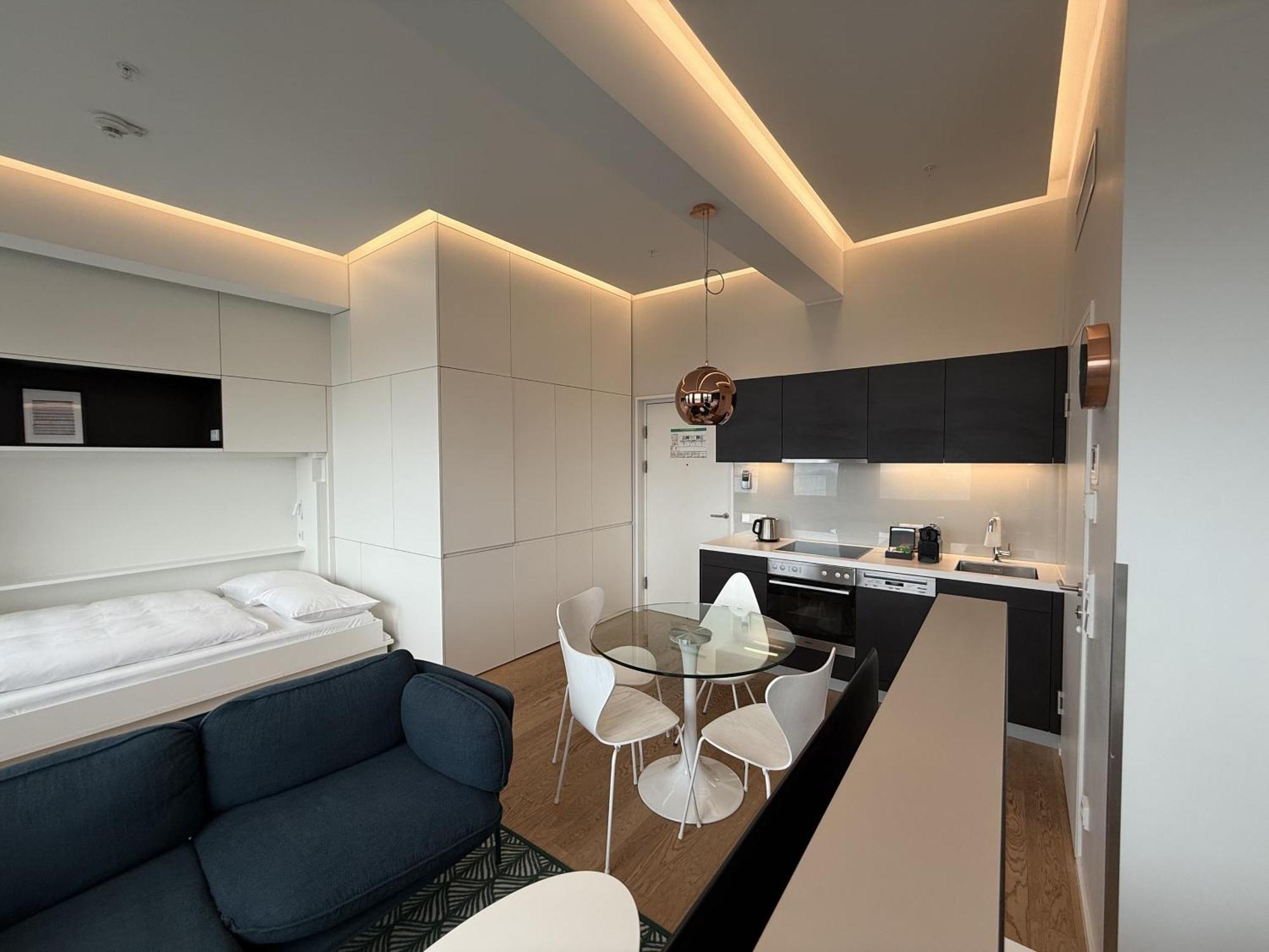 Penthouse-flair With Skyline-view Apartment