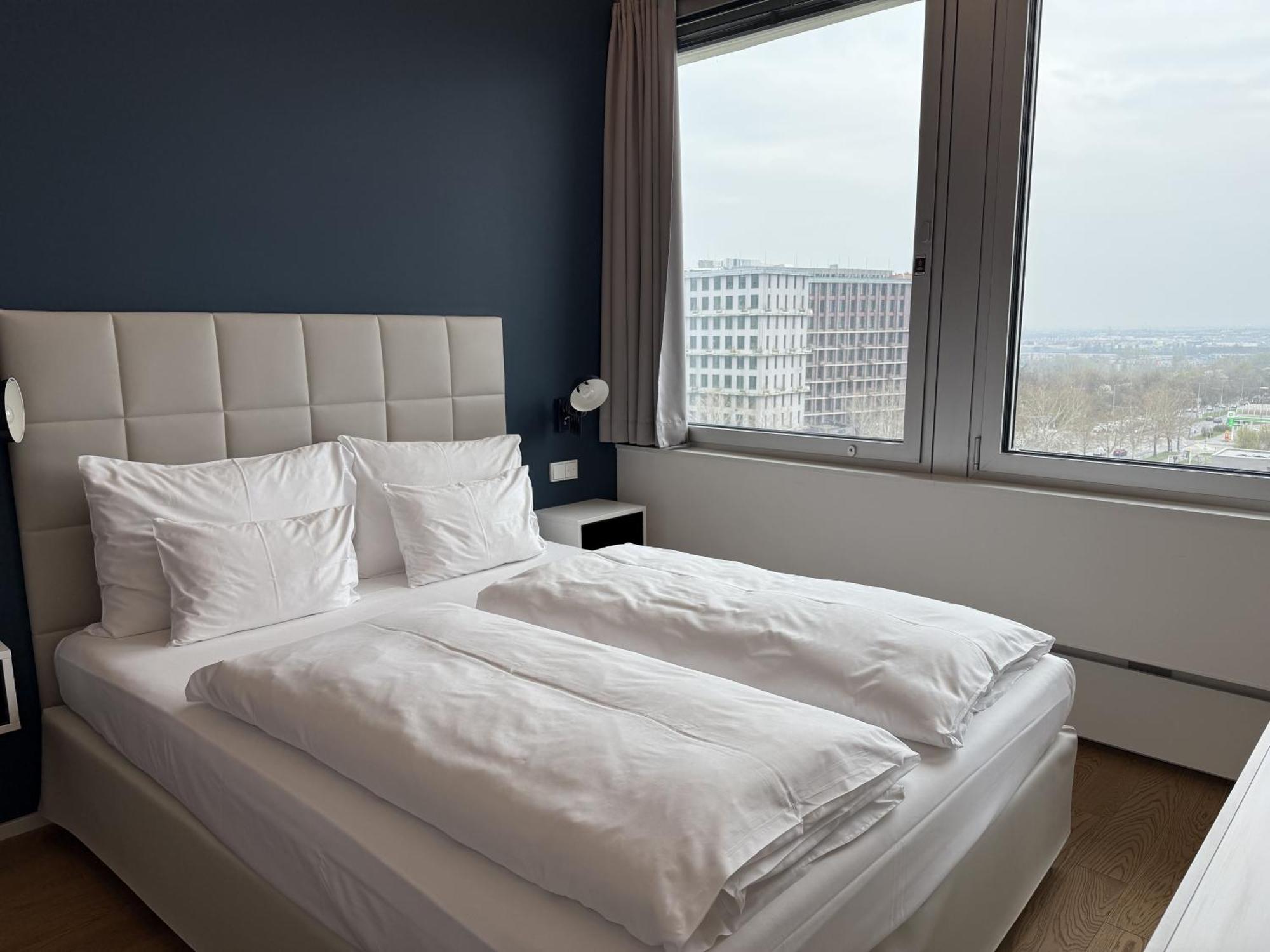 Penthouse-flair With Skyline-view *
