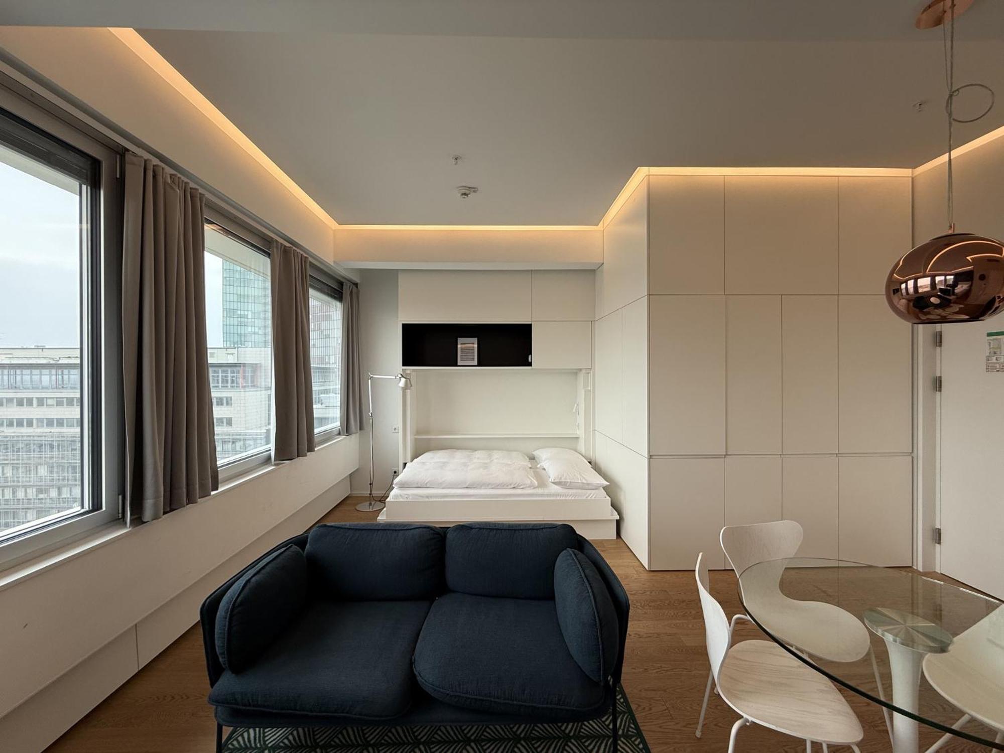 Apartment Penthouse-flair With Skyline-view *