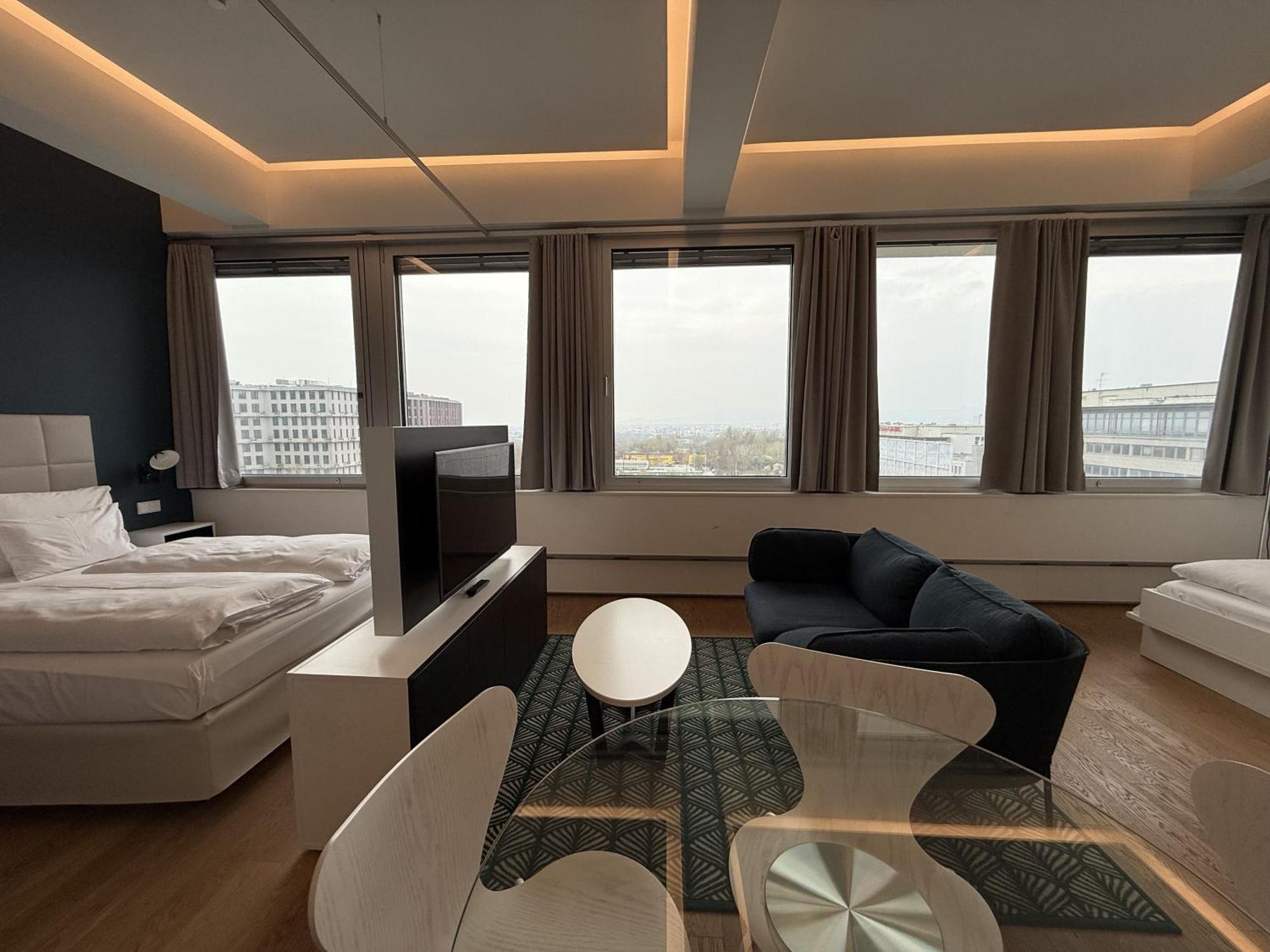 Apartment Penthouse-flair With Skyline-view *