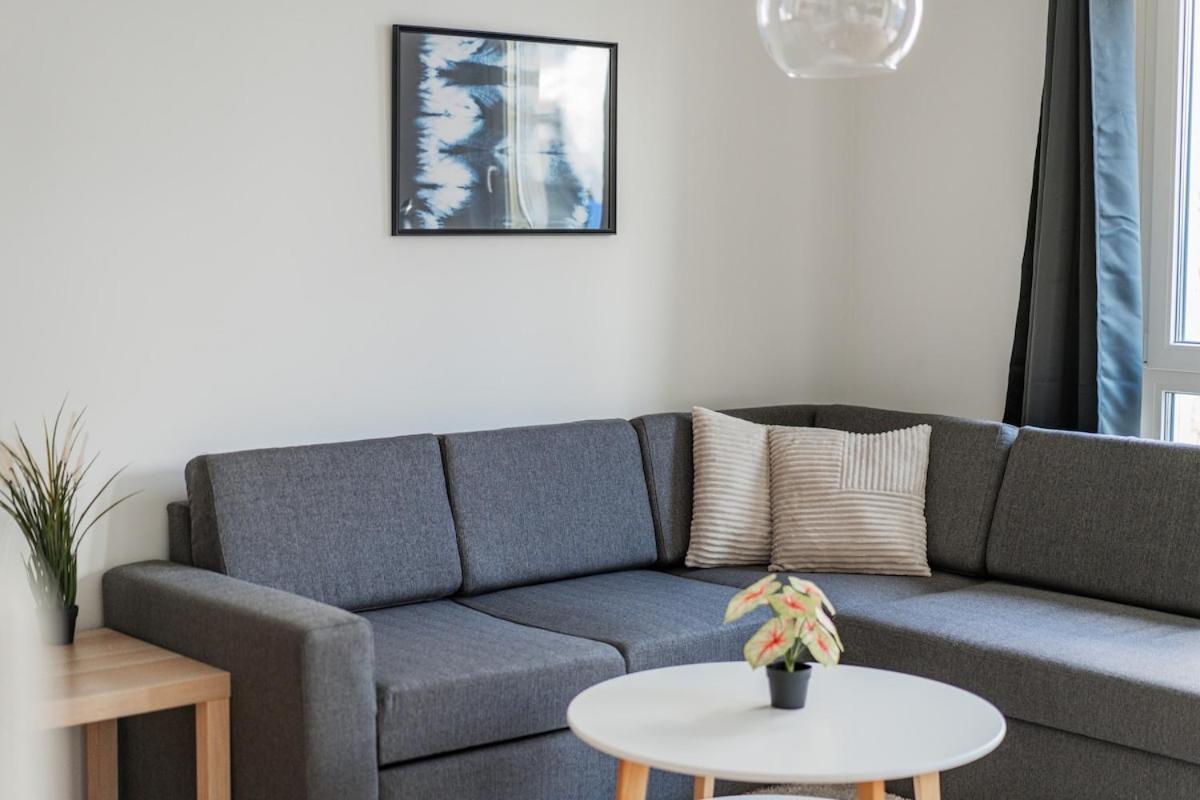 Great - 2 Bedrooms - With Parking *