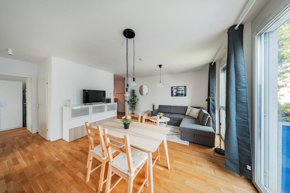 Apartment Great - 2 Bedrooms - With Parking