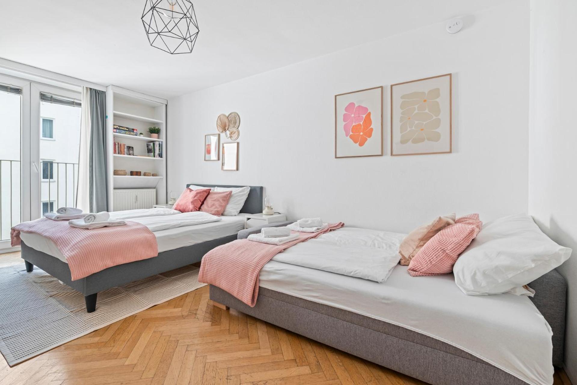2 Bedroom In Neubau, 6 Min To Center Apartment