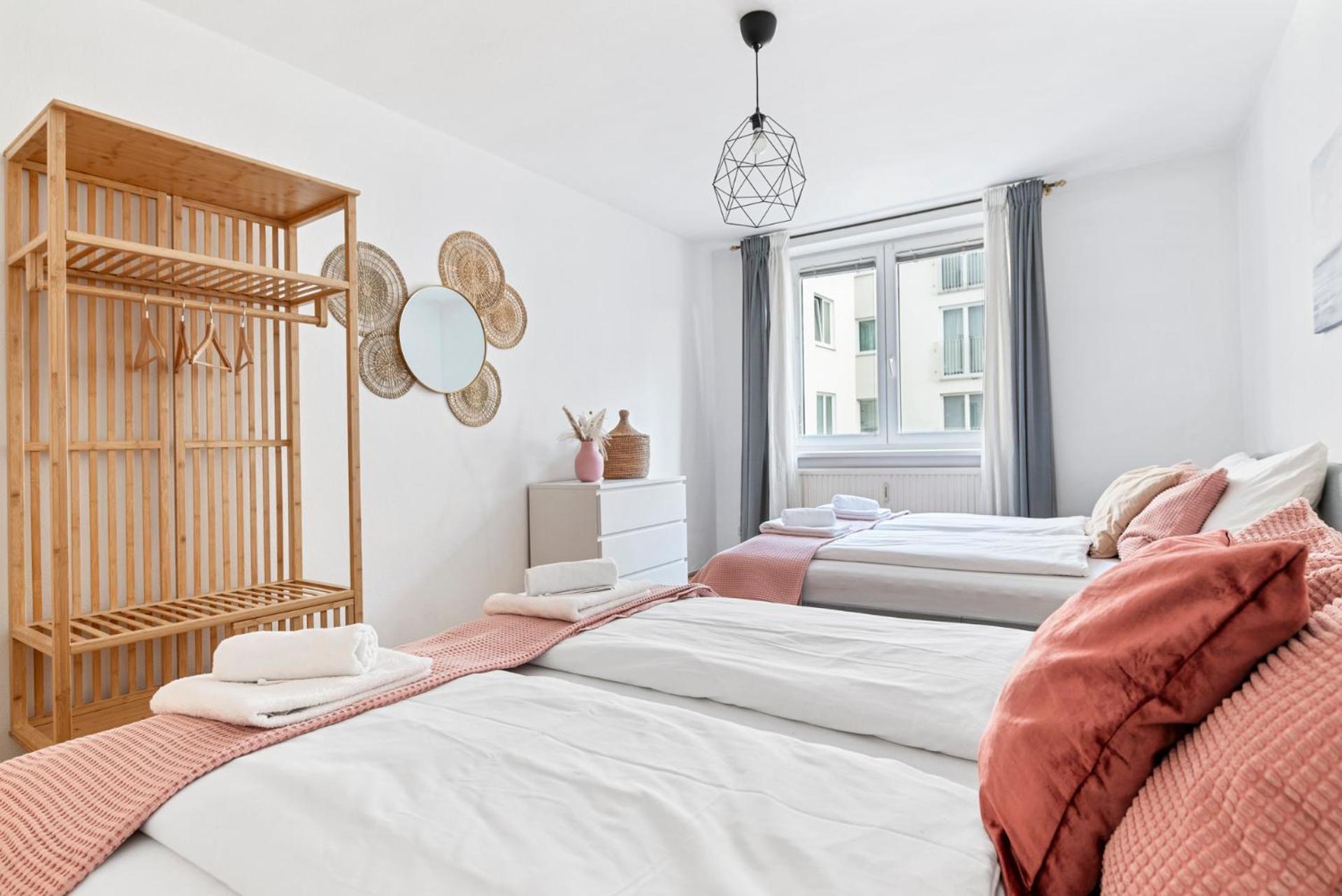 Apartment 2 Bedroom In Neubau, 6 Min To Center