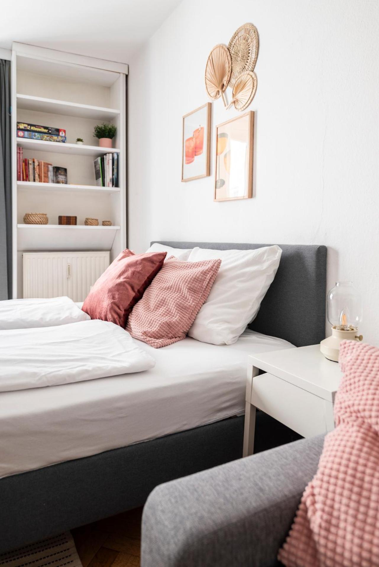 2 Bedroom In Neubau, 6 Min To Center Apartment *