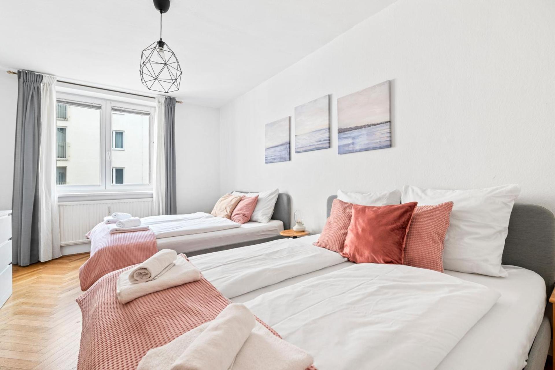 2 Bedroom In Neubau, 6 Min To Center * Vienna