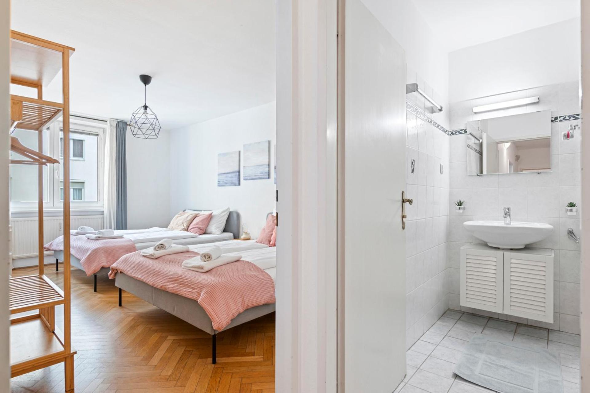 2 Bedroom In Neubau, 6 Min To Center Apartment *