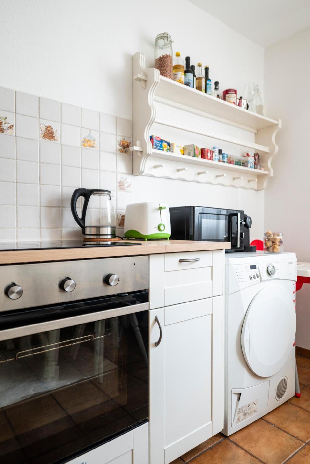 2 Bedroom In Neubau, 6 Min To Center * Vienna