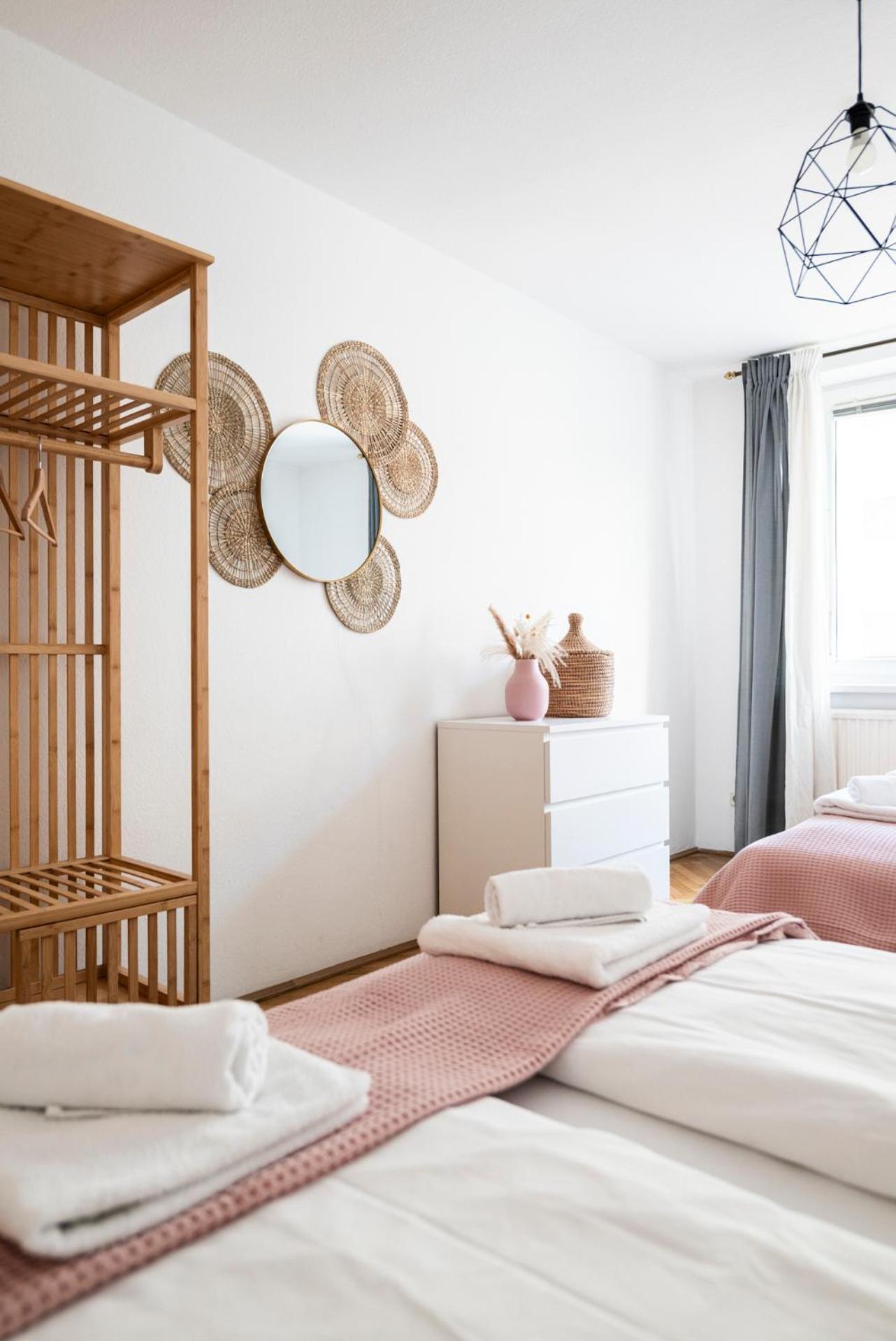 Apartment 2 Bedroom In Neubau, 6 Min To Center