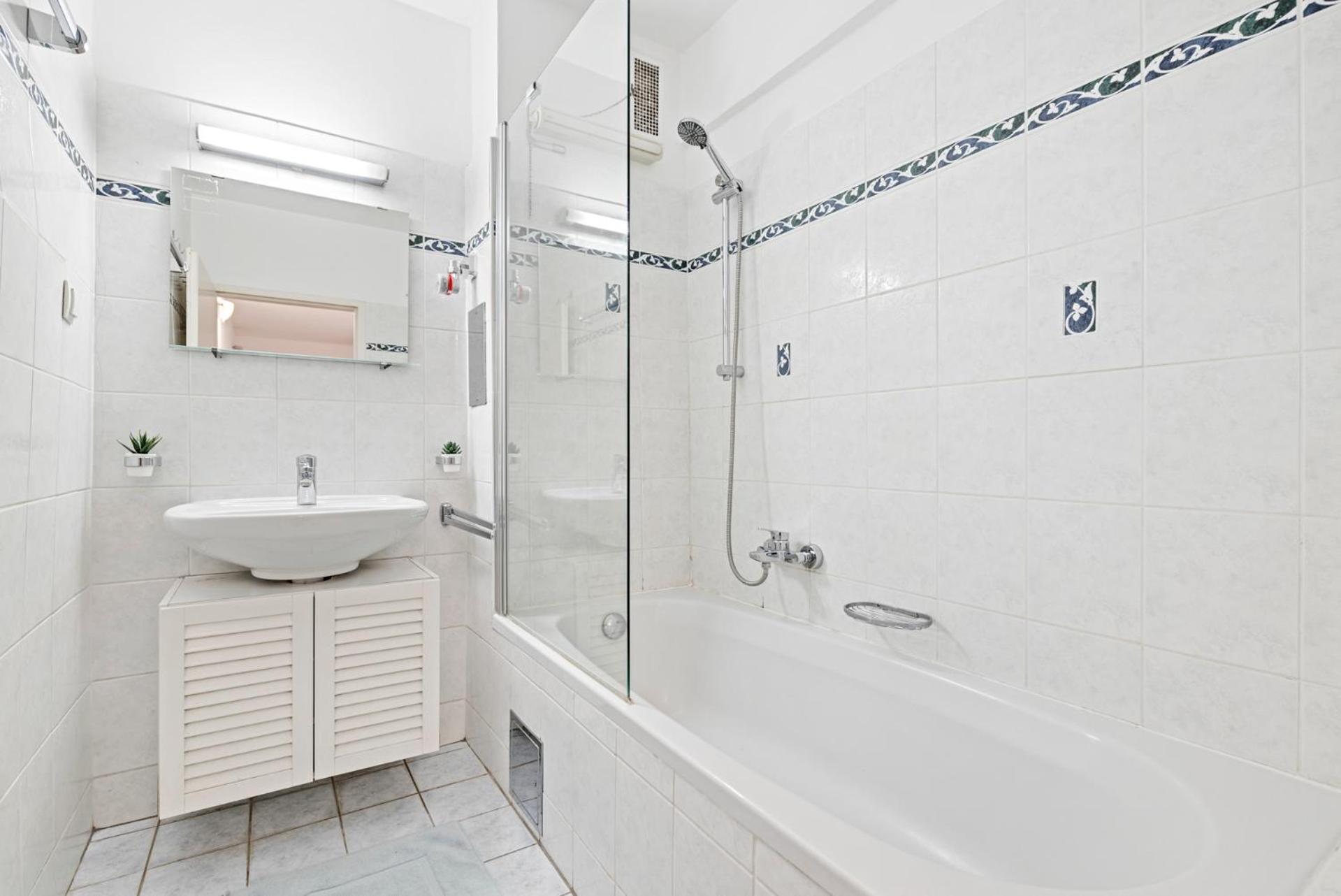 2 Bedroom In Neubau, 6 Min To Center Apartment Vienna
