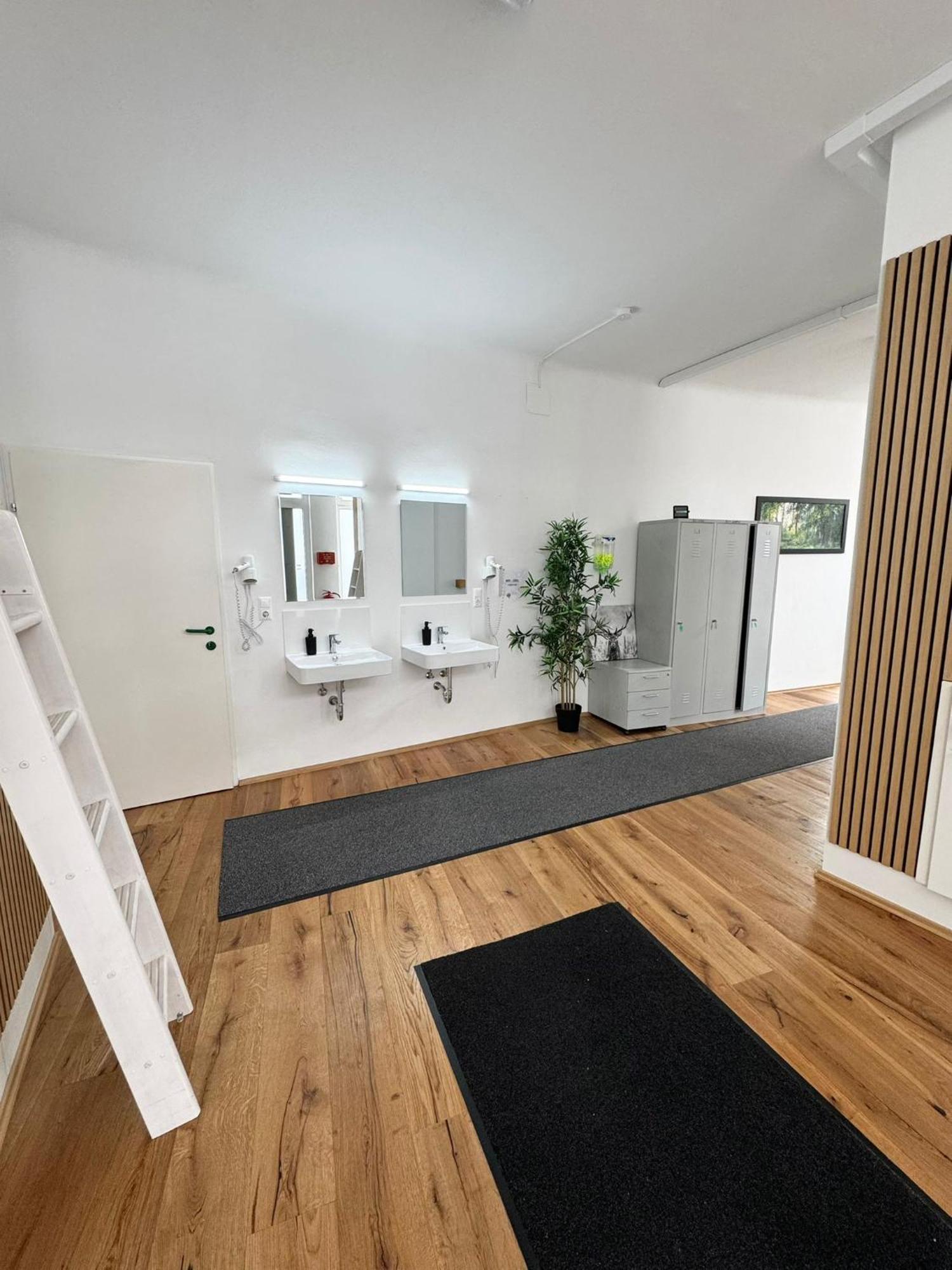Robin Wood Capsule hotel