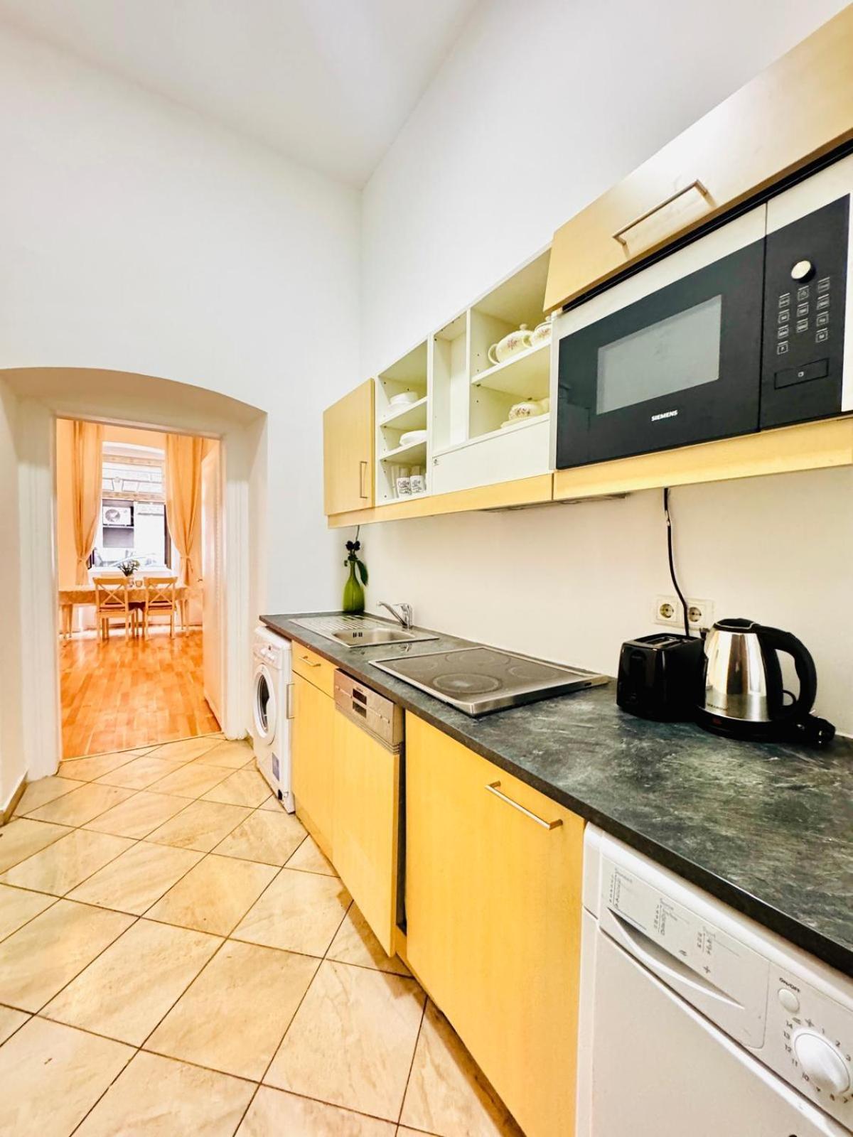 Apartment Comfortable Apt, 15 Minutes To Rathausplatz Vienna