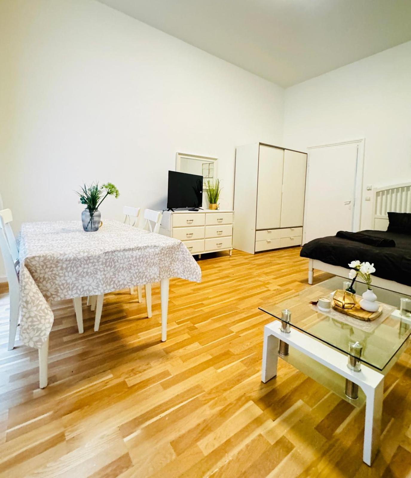 Comfortable Apt, 15 Minutes To Rathausplatz *