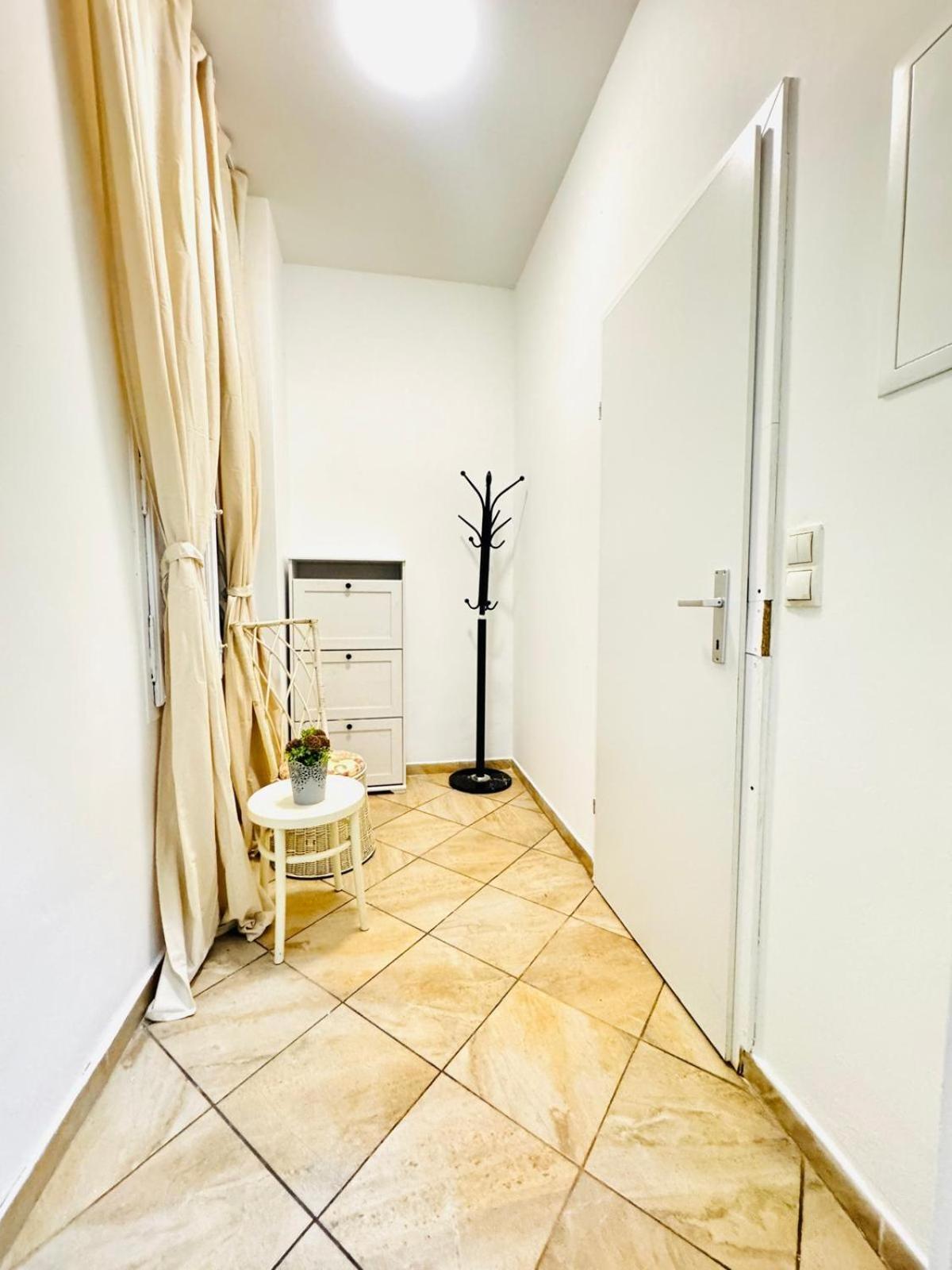 Comfortable Apt, 15 Minutes To Rathausplatz