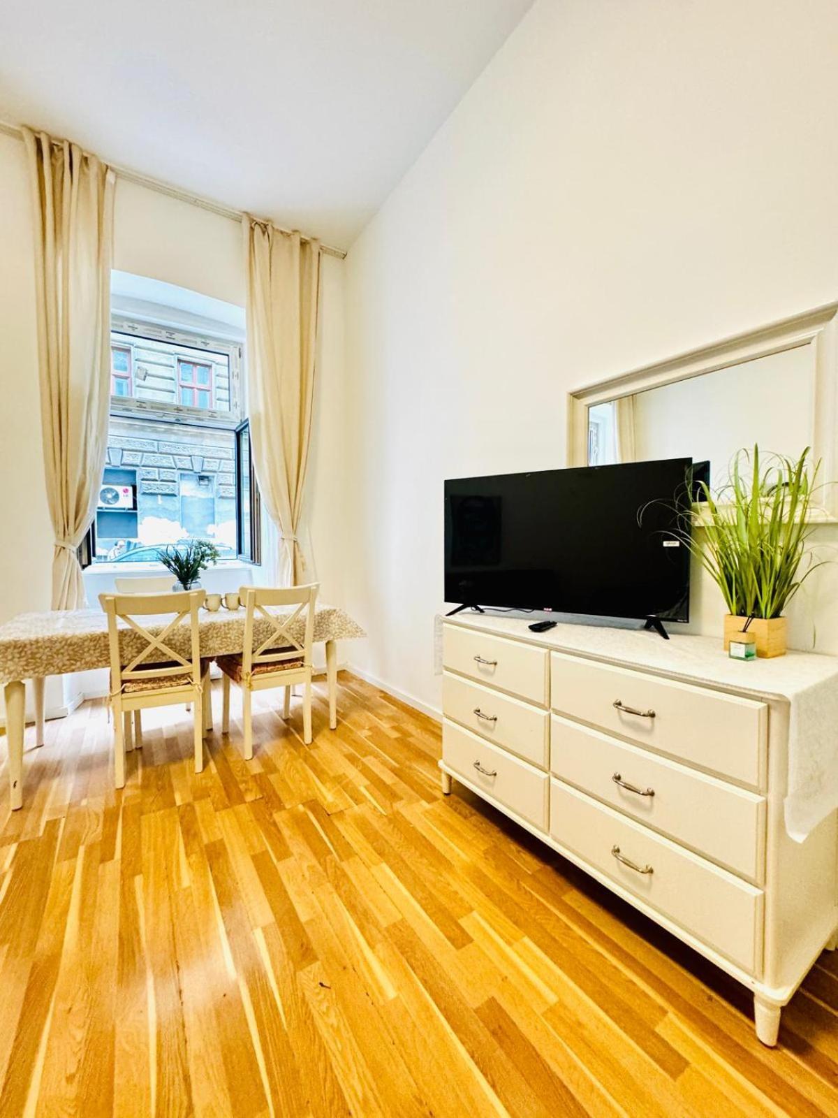 Apartment Comfortable Apt, 15 Minutes To Rathausplatz Vienna