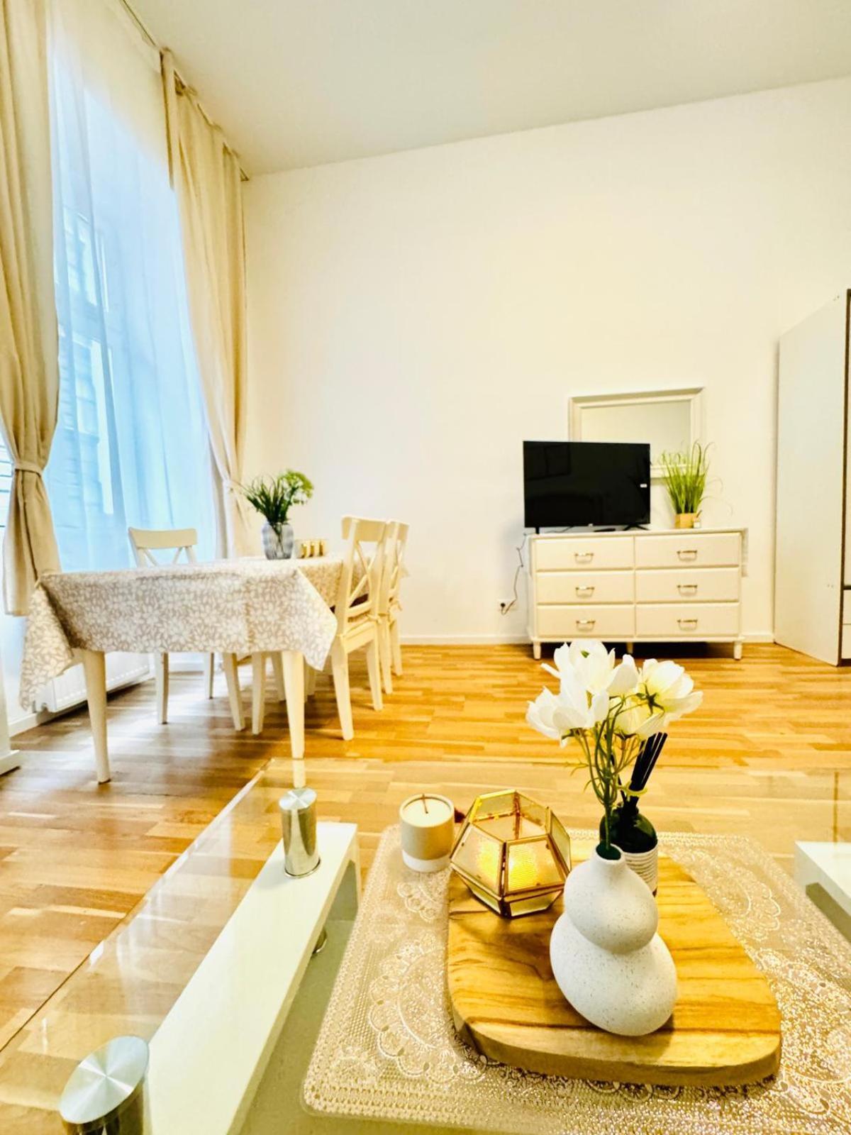 Comfortable Apt, 15 Minutes To Rathausplatz * Vienna