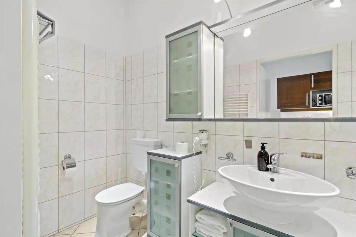 Apartment Neben Augarten I 5 Min To Metro I 10 Min To Vienna