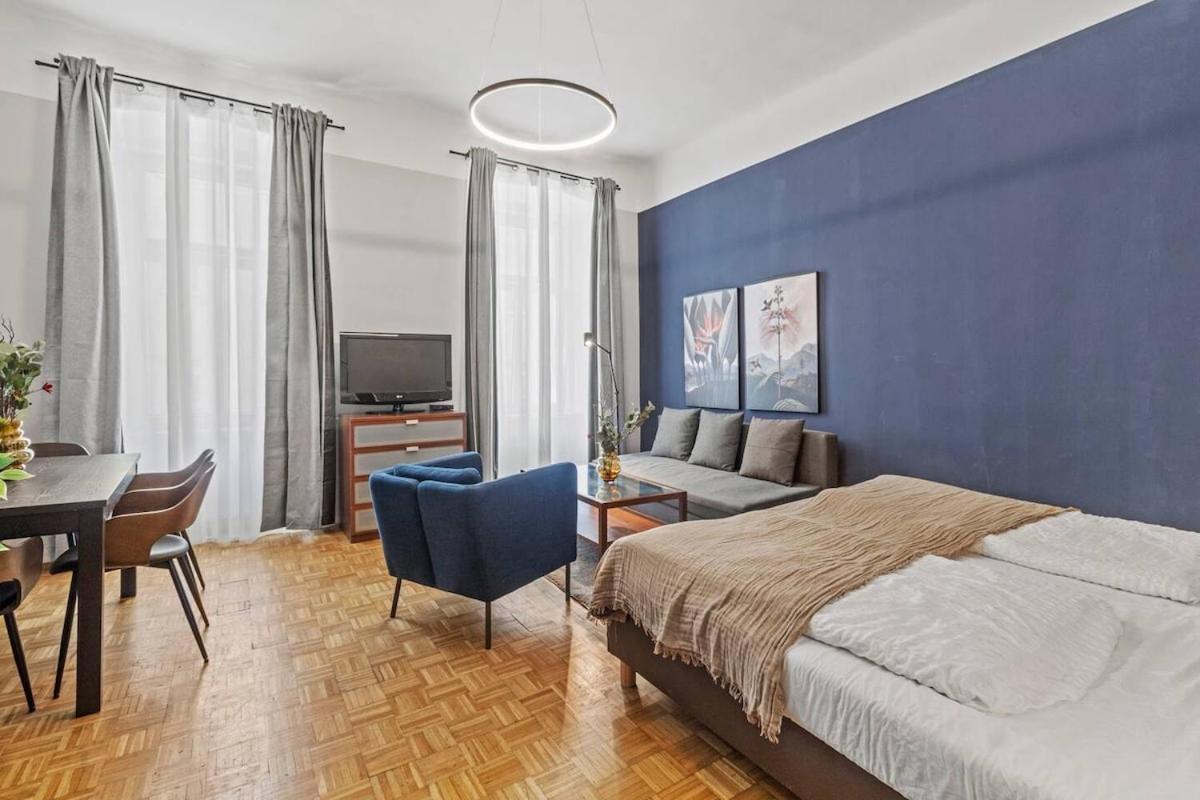Apartment Neben Augarten I 5 Min To Metro I 10 Min To *