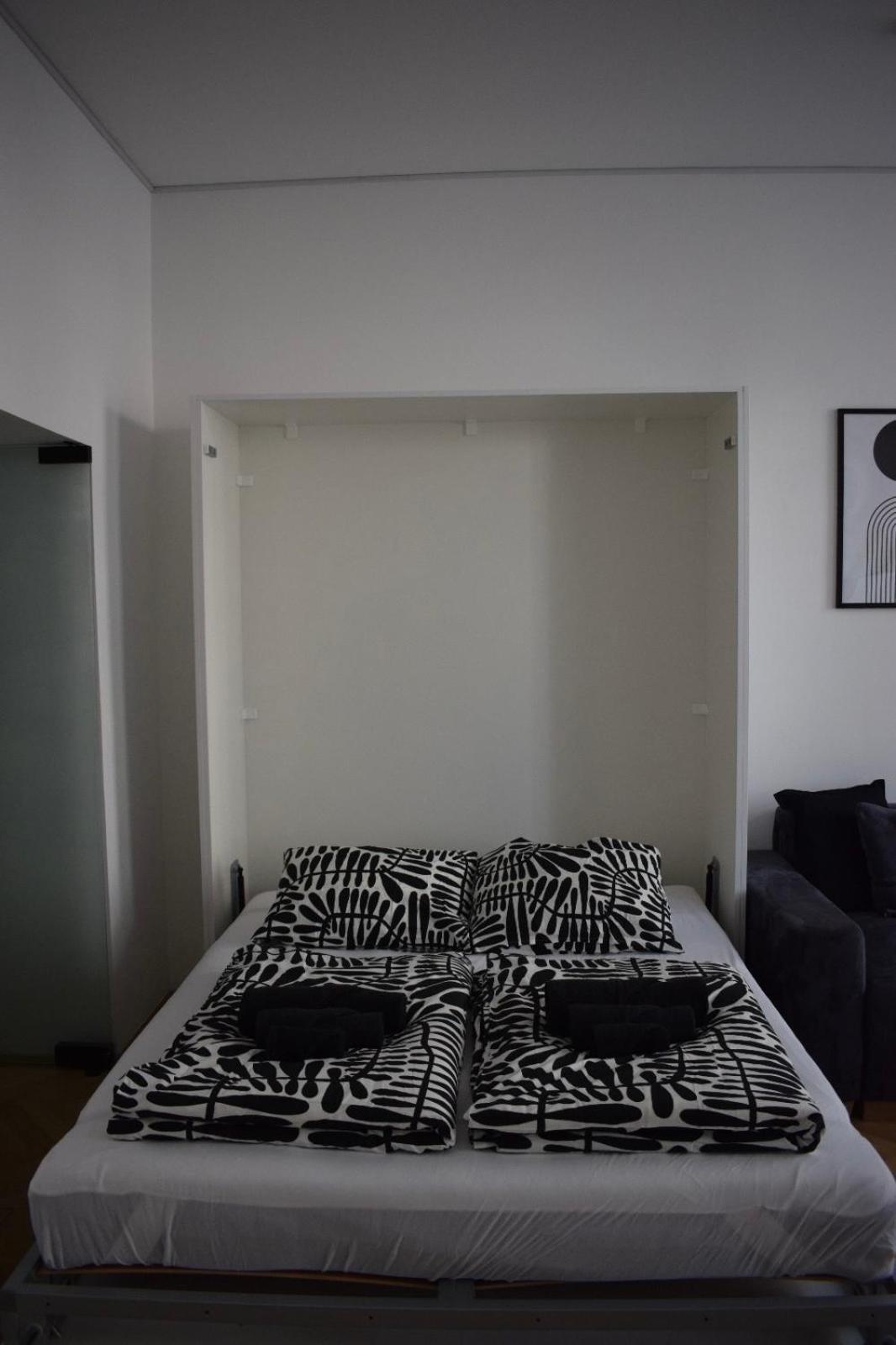 Apartment Black & White Vienna