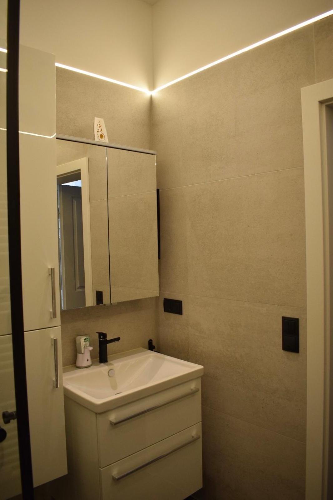 Black & White Apartment Vienna