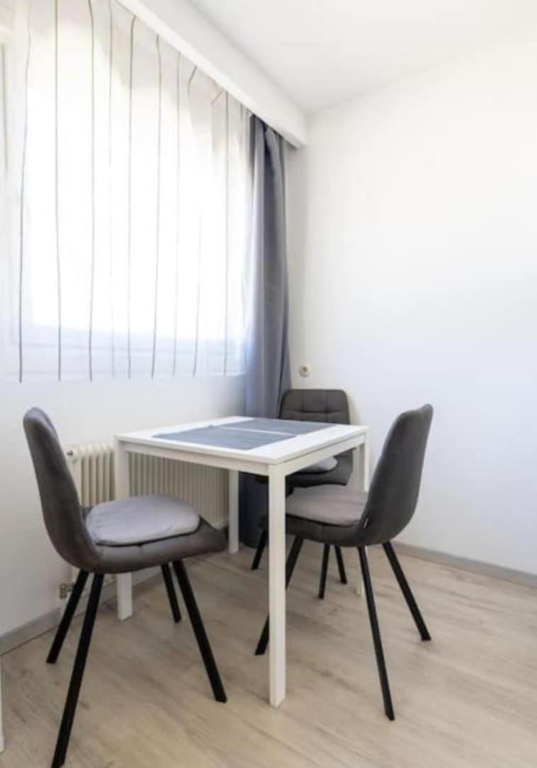 Charming Flat - Long-term Apartment
