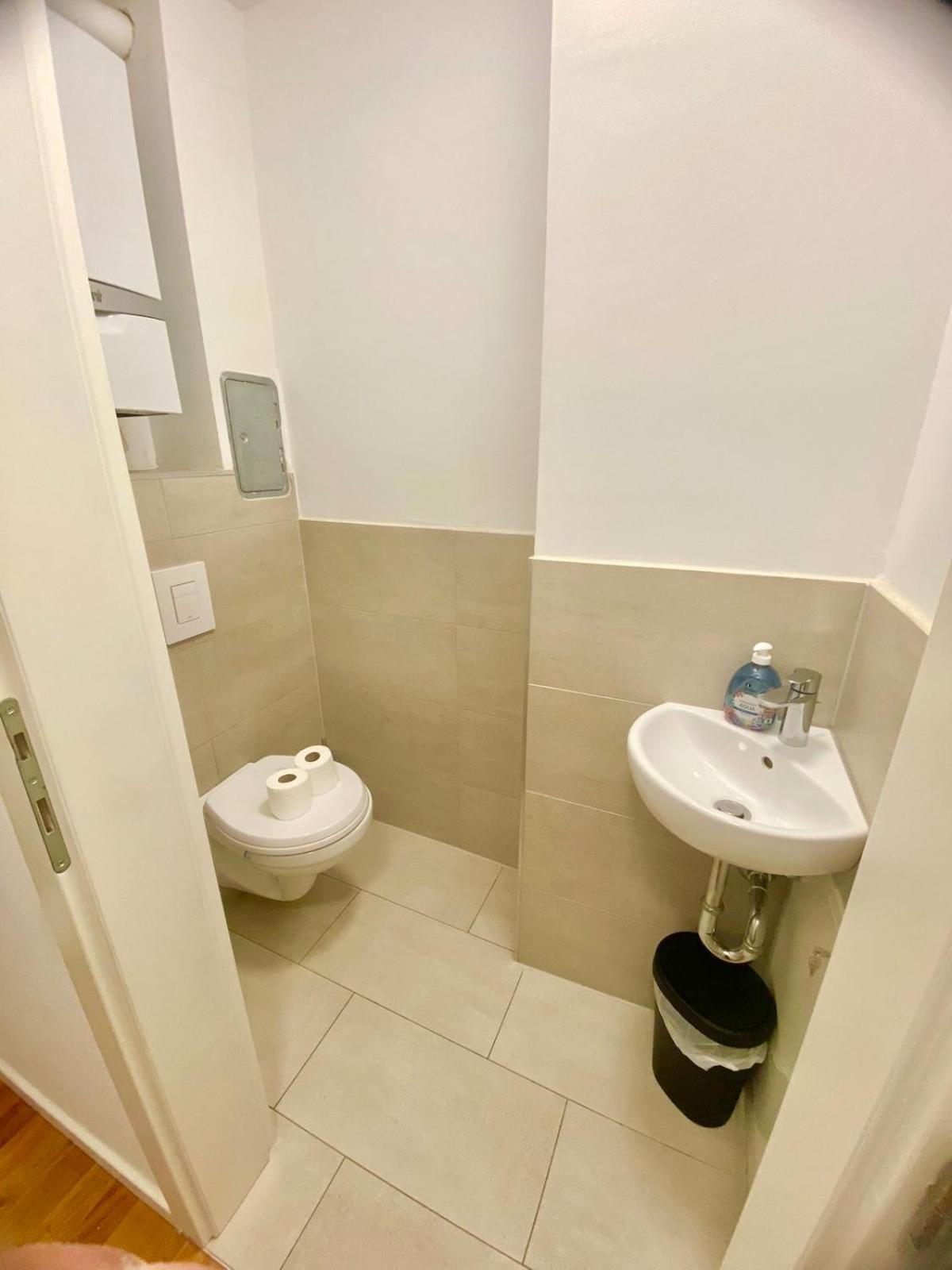 Apartment 90 M2 With 2 Balconies & Free Parking Vienna