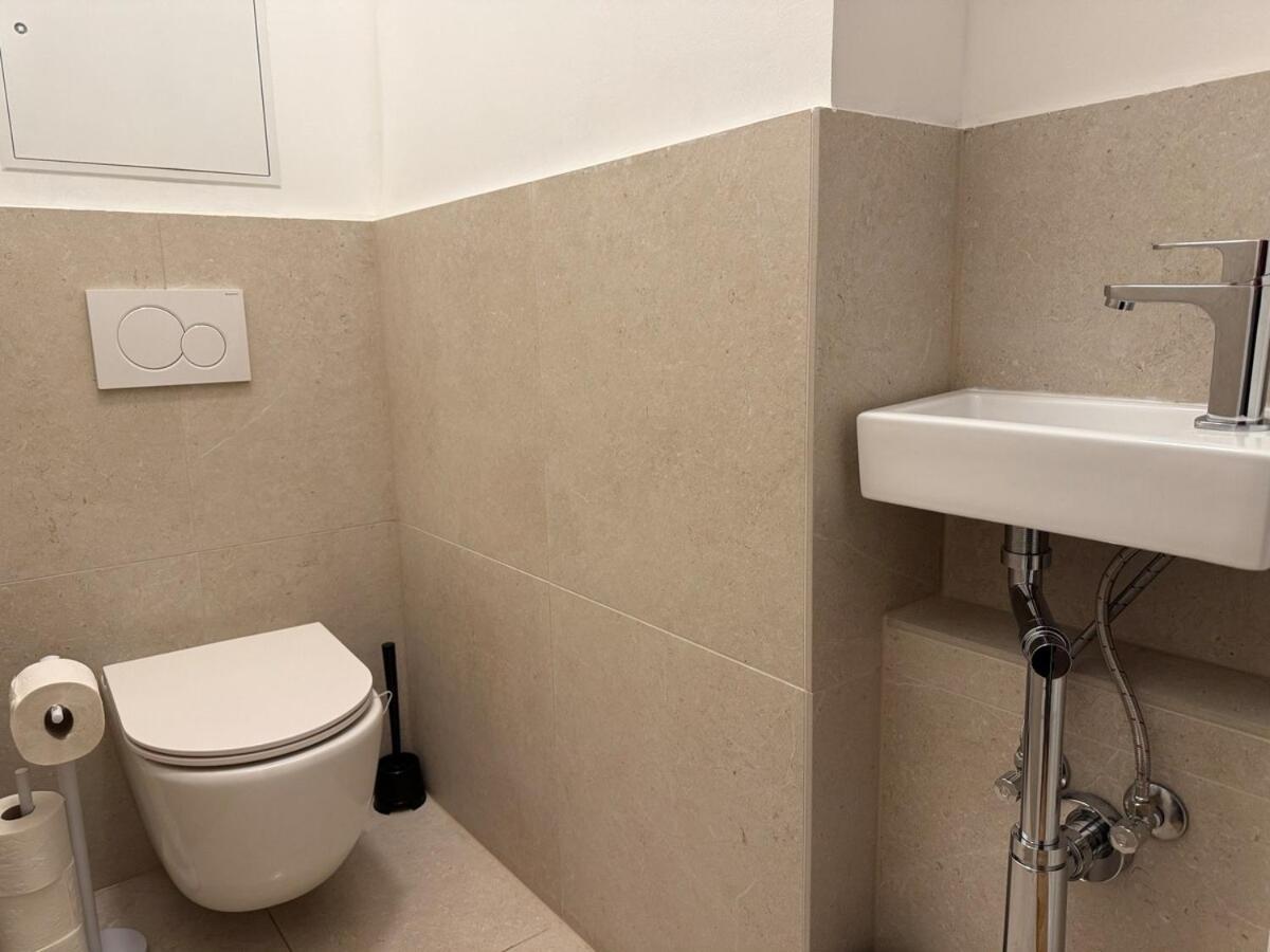 Renovated With Balcony Apartment Vienna