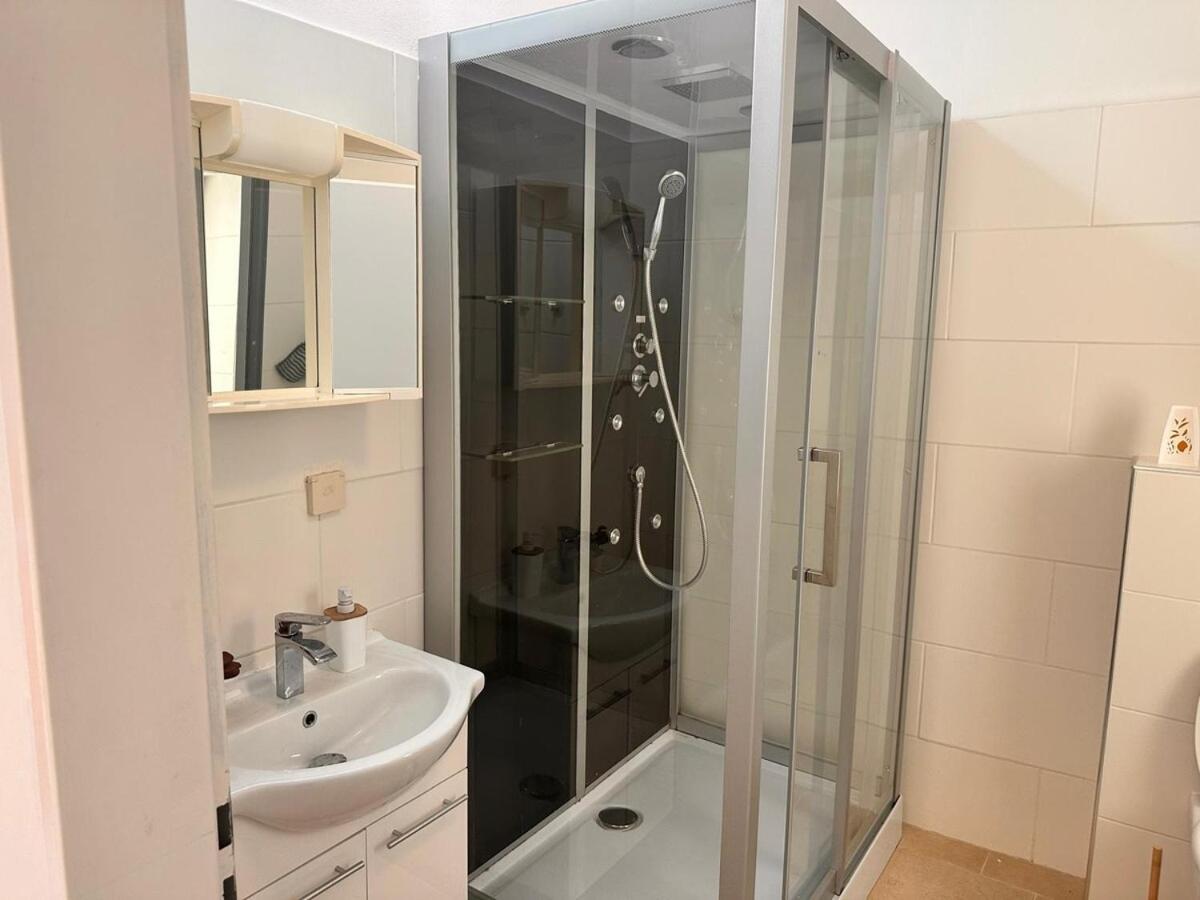 Full Premium - 2 Bedrooms For 5 People - Near Metro Holiday home