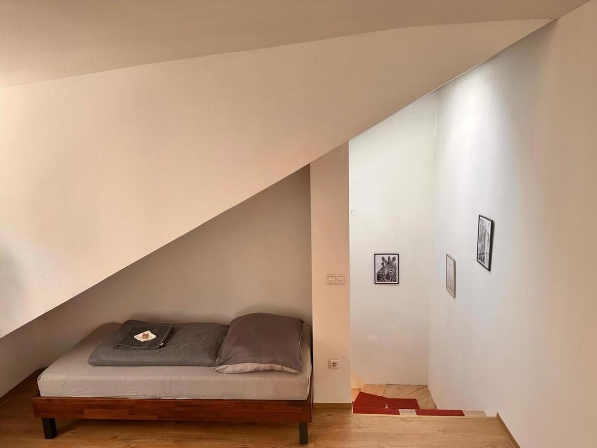 Full Premium - 2 Bedrooms For 5 People - Near Metro Holiday home