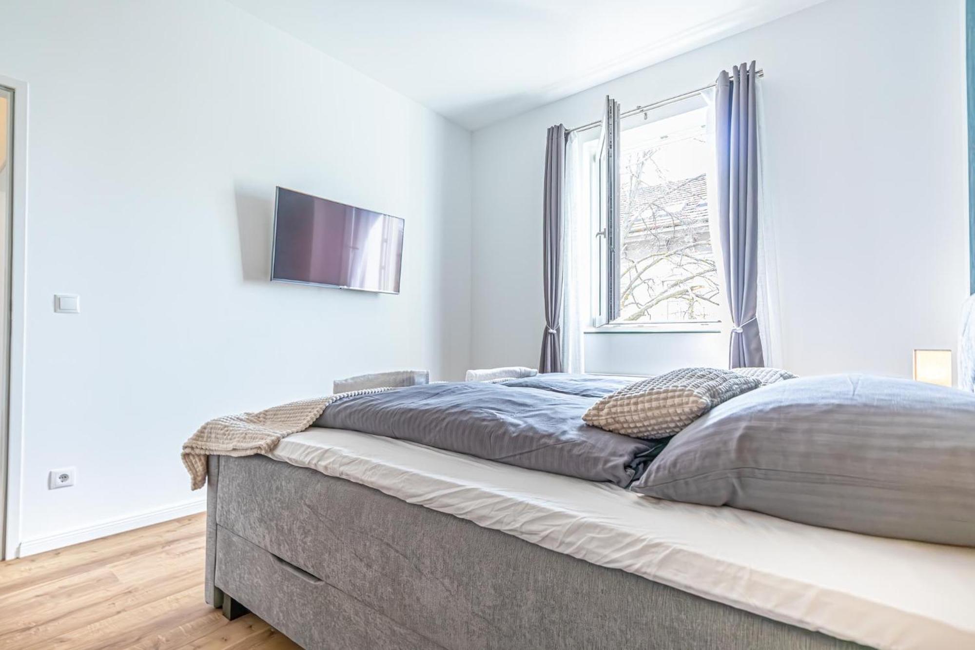 Sweet 2br & 1lr Apartment, Around Donaustadt Apartment *