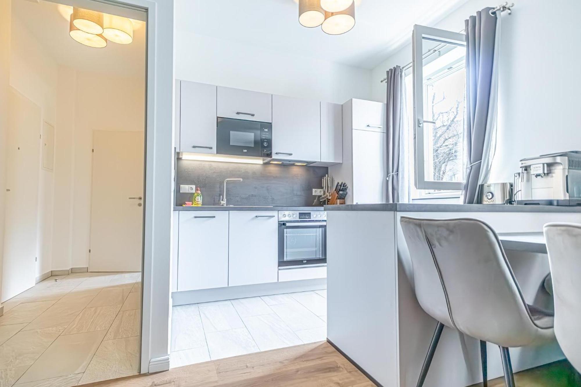 Sweet 2br & 1lr Apartment, Around Donaustadt Apartment