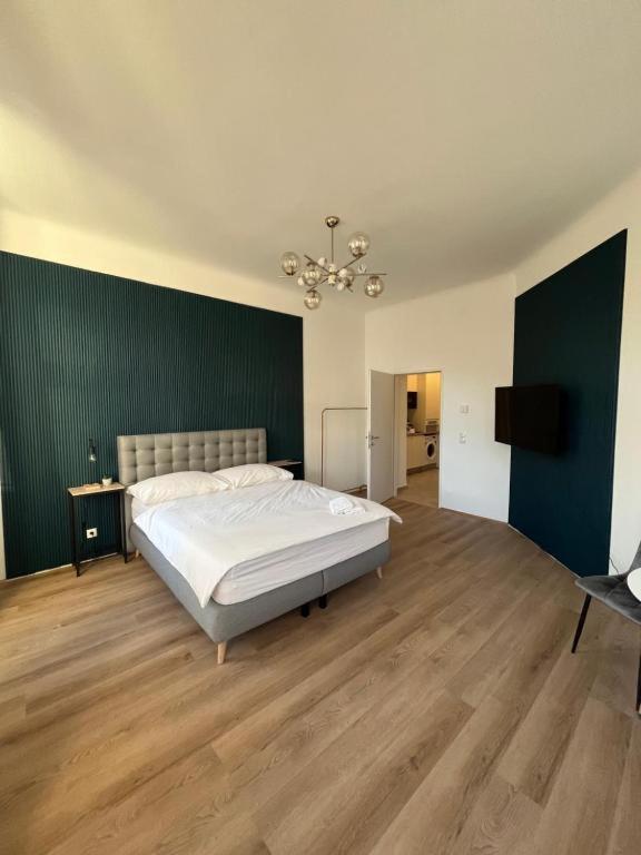 Schoenbrunn Kingsiz Bed