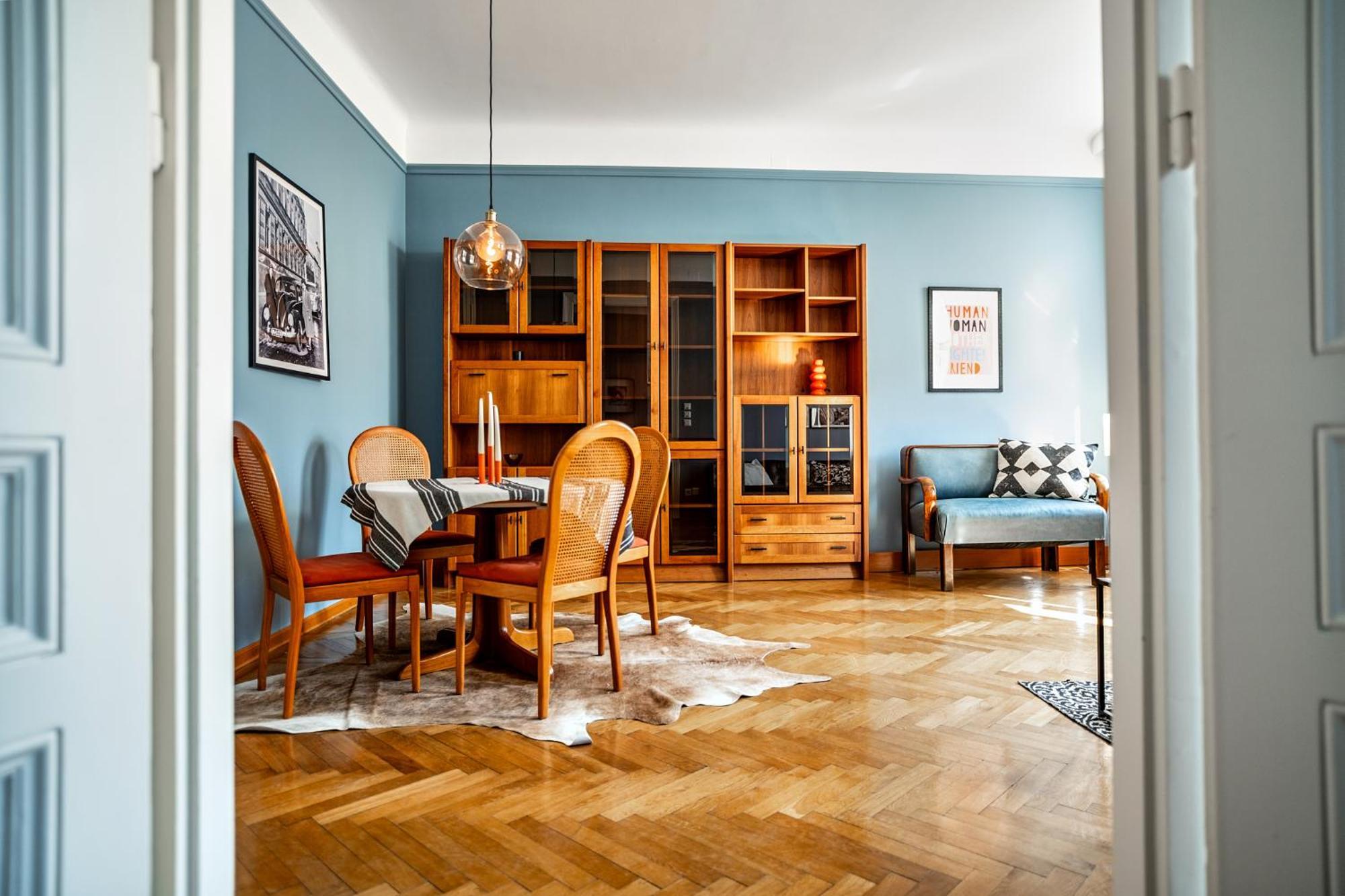 Apartment Feel At I Bright Windows I Penzing Trainstation