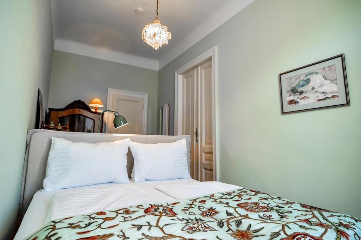 Feel At I Bright Windows I Penzing Trainstation Apartment *