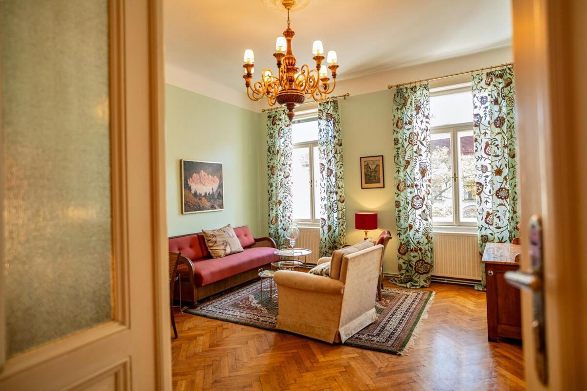 Apartment Feel At I Bright Windows I Penzing Trainstation