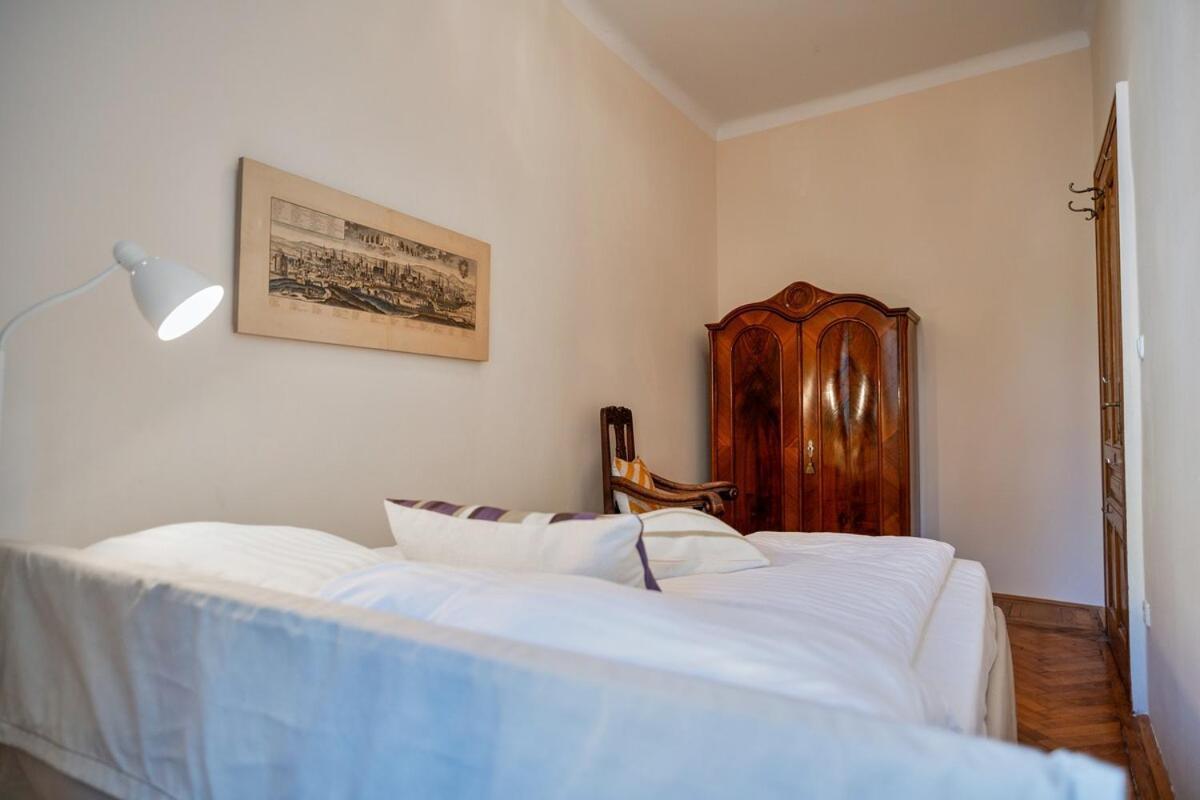 Feel At I Bright Windows I Penzing Trainstation Apartment